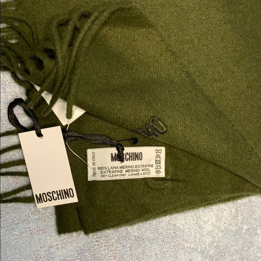 ‼️FINAL SALE‼️MOSCHINO SCARVES - Picture 2 of 8